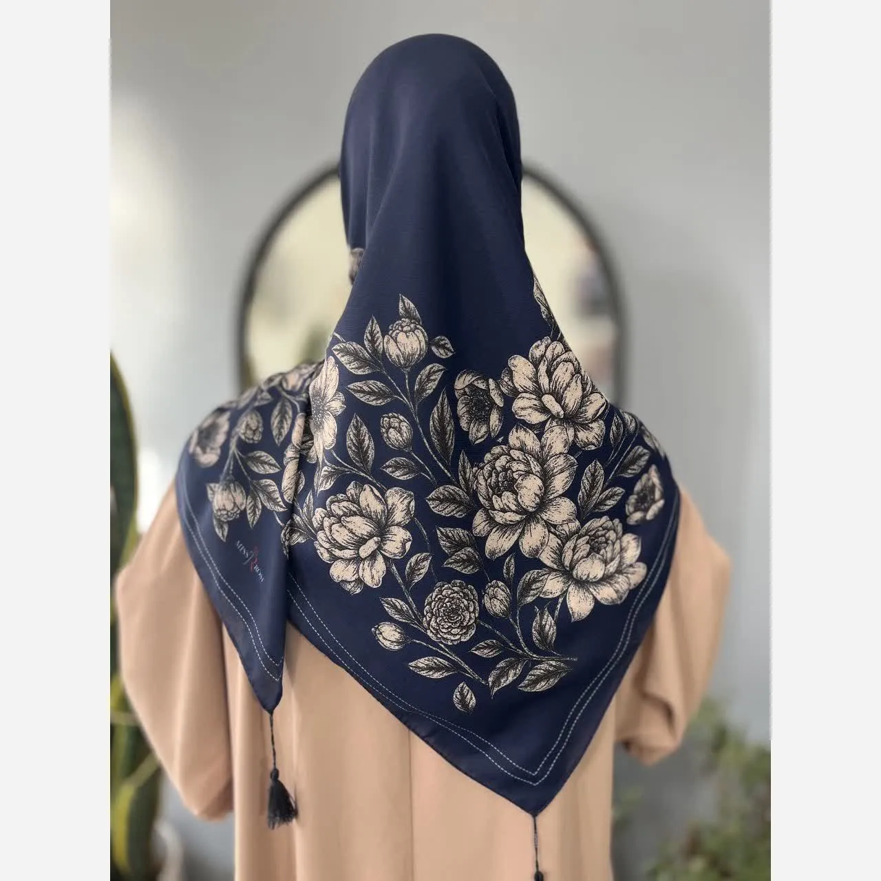 روسری سوپرنخ قواره 120 طرح گل سرمه ای