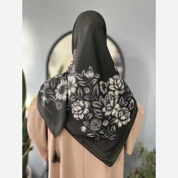 روسری سوپرنخ قواره 120 طرح گل سبز لطیف و نرم