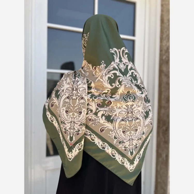 روسری ابریشم ساتن مجلسی قواره 135 سبز