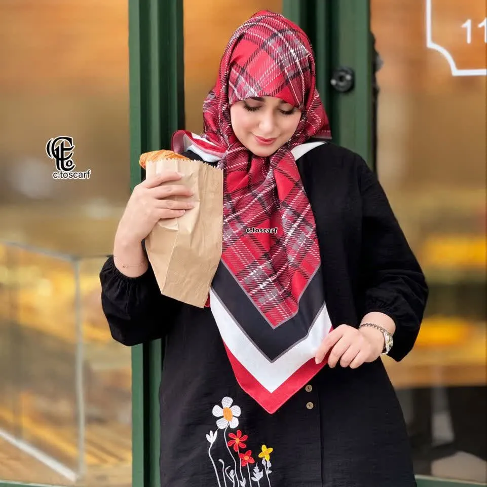 روسری نخی کاستوم طرح دنیز قواره 110 قرمز